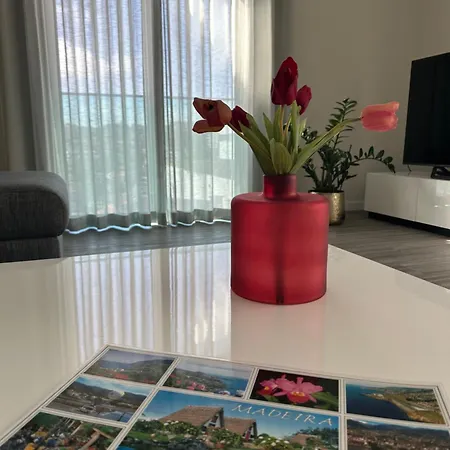 Raphael Views Фуншал