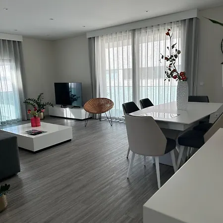 Raphael Views Apartament *